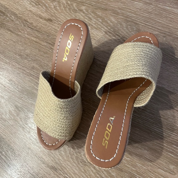 Woven Wedges - Picture 3 of 4